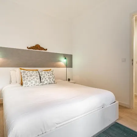 Altido Graca 1bedroom With Green Terrace & Bbq Apartment